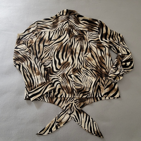 Chico's Womens White Brown Black Tiger Button Down Shirt Top Blouse Size 1 - Picture 2 of 10
